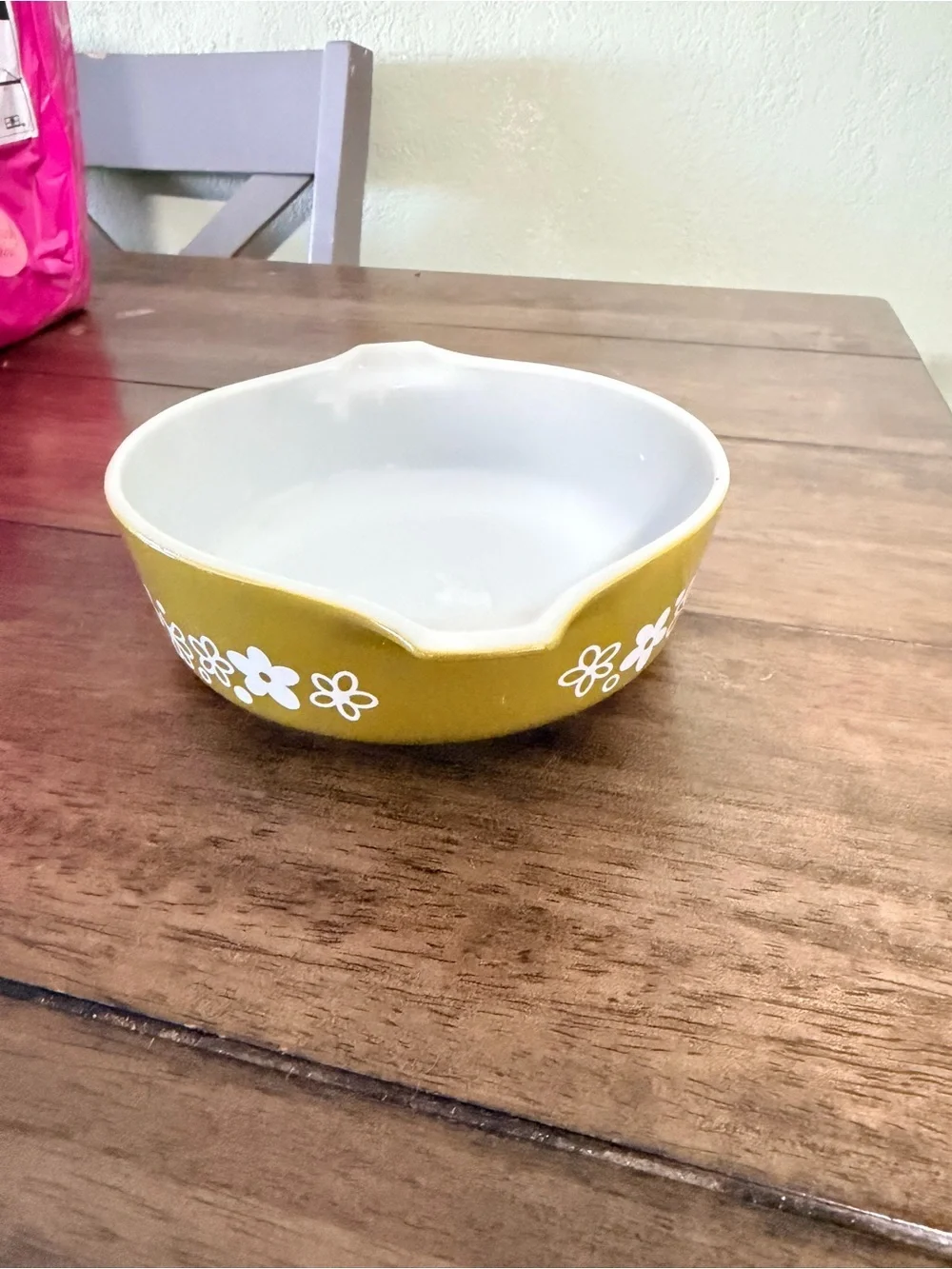 Pyrex Yellow Floral Casserole Dish with White Interior #471 1pt